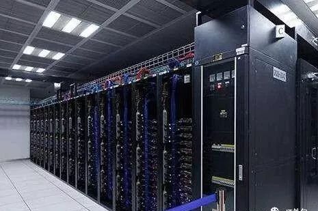 服務(wù)器驅(qū)動(dòng)、用途與機(jī)房部署 計(jì)算機(jī)系統(tǒng)服務(wù)的核心